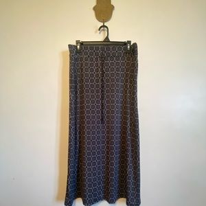 Black w/ White Dot Circle Pattern Skirt NWOT